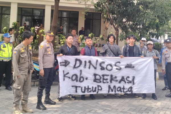 Aksi Mahasiswa ke Kantor Dinsos Kabupaten Bekasi