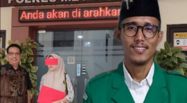 Foto: Agus Budiono Bersama Ketua PAC GP Ansor Kebalen, Safaruddin Bi'in Saat Mendampingi HP di Polres Metro Kabupaten Bekasi