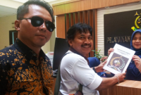 Ketua DPW GNPPI Jawa Barat, Rhagil Asmara Satyanegoro Saat Menyerahkan Laporan Dugaan Korupsi