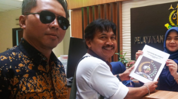 Ketua DPW GNPPI Jawa Barat, Rhagil Asmara Satyanegoro Saat Menyerahkan Laporan Dugaan Korupsi
