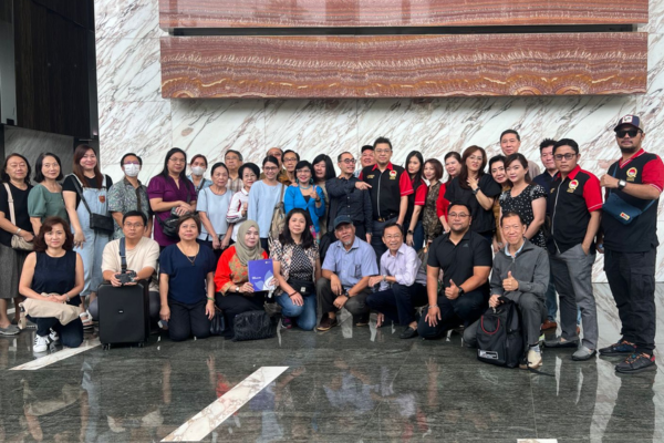 LQ Indonesia Law Firm Bersama Para Nasabah Asuransi Kresna Life