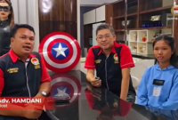 Foto: Advokat Hamdani (Kiri), Alvin Lim (Tengah) Bersama F (Kanan)