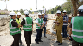 Foto: Kejari Blitar Jawa Timur Saat Turun ke Lapangan Awasi Proyek Pemerintah Daerah  