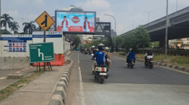 Foto: Iklan Videotron di Jalan Protokol Kota Bekasi