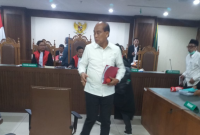 Ket. Foto: Saksi Korban Penipuan Jhon N Palinggi Seusai Menjadi Saksi di Pengadilan Negeri Jakarta Pusat