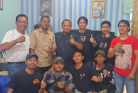 Foto: Dr. Muh. Reza Putra, SH, MH, Agus Budiono, SH Bersama Eks Karyawan PT. YES