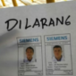 Foto Simson Sitinjak Direktur PSB (kiri), Dipajang di pintu masuk proyek