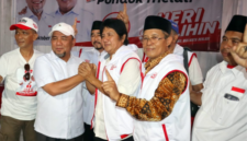 Foto: Heri Koswara & Bang Udin Wangsa Jabat Tangan