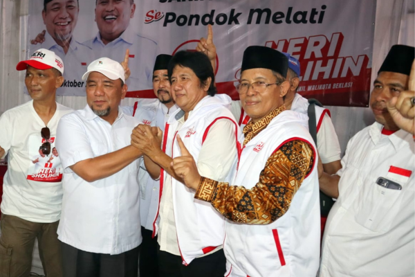 Foto: Heri Koswara & Bang Udin Wangsa Jabat Tangan