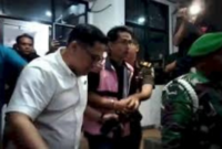 Foto: Soleman Saat Dikawal Petugas Kejaksaan Untuk DIbawa ke Lapas IIA Cikarang, Kabupaten Bekasi