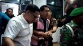 Foto: Soleman Saat Dikawal Petugas Kejaksaan Negeri Kabupaten Bekasi Jawa Barat