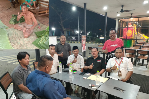 Foto: Pewaris Nasam Bin Ramin (Pojok Kiri Atas Jualan Daun Pisang)