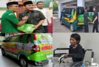 Foto: Ketua PAC PPP Babelan saat menerima mobil Ambulance yang diserahkan H. Ade Kuswara Kunang