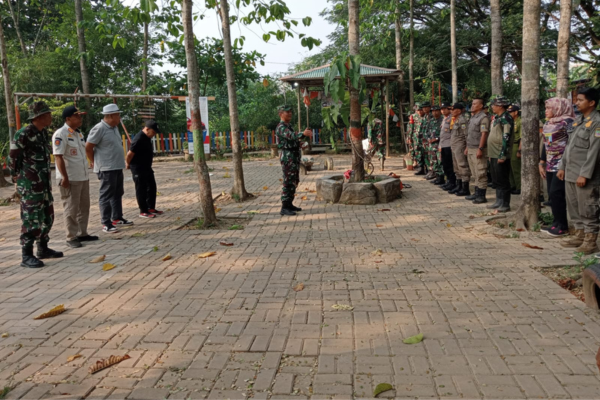 Polsek Serang Baru Bersama TNI Gelar Karya Bakti 