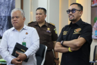 Foto: Kapuspenkum Kejagung Harli Siregar Bersama Wakil Ketua Komisi III DPR RI, Ahmad Sahroni 