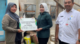 Foto: Kajari Kabupaten Bekasi, Dwi Astuti Beniyati, SH, MH (Tengah)