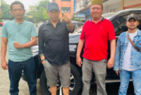 Foto: Rahman AK (Kemeja Hitam & Topi) Kuasa Ustadz Haryono