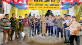 Lurah Kebalen Andika Journalisandi, S.STP, MAP Hadir di Pos Pantau Bundaran 2, Perumahan Taman Kebalen.