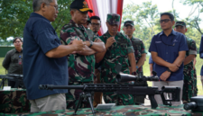 Panglima TNI Tinjau dan Uji Senjata Produk PT. Pindad