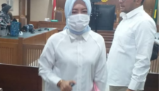 Foto: Terdakwa Rina Pertiwi (Mantan Panitera PN Jakarta Timur)