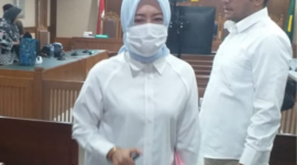 Foto: Terdakwa Rina Pertiwi (Mantan Panitera PN Jakarta Timur)