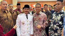 Foto: Ketua Umum TEBAS, Sarjan, SH & Bupati Kabupaten Bekasi, Ade Kuswara Kunang, SH