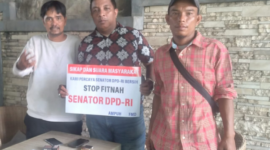 Foto: Aktivis FMD, Heru Purwoko (Kiri) Bersama Aktivis AMPUH, Yefta Bakarbessy (Tengah)