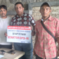 Foto: Aktivis FMD, Heru Purwoko (Kiri) Bersama Aktivis AMPUH, Yefta Bakarbessy (Tengah)