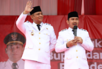 Foto: Bupati Bekasi, Ade Kuswara Kunang, SH, (Kanan) dan Wakil Bupati Bekasi, dr. Asep Surya Atmaja (Kiri)