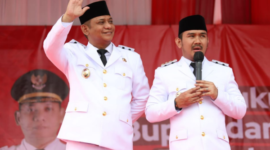 Foto: Bupati Bekasi, Ade Kuswara Kunang, SH, (Kanan) dan Wakil Bupati Bekasi, dr. Asep Surya Atmaja (Kiri)