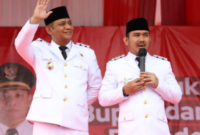 Foto: Bupati dan Wakil Bupati Kabupaten Bekasi, Ade Kuswara Kunang & Asep Surya Atmaja
