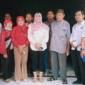 Foto: Martina Ningsih (Kemeja Lengan Panjang Putih Berkerudung) Tengah