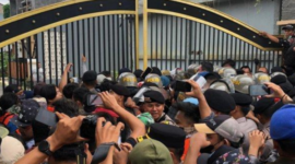 Eksekusi Warga Cluster Bumi Sani di Bekasi 