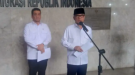 Foto: Menteri Desa PDT, Yandri Susanto Saat Menyampaikan Klarifikasi dan Permohonan Maaf Kepada Wartawan dan LSM