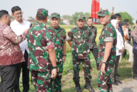 Pangdam V Brawijaya, Mayjen TNI Rudy Saladin, MA, bersama Menteri Pertanian, Andi Amran Sulaiman 
