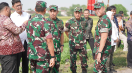 Pangdam V Brawijaya, Mayjen TNI Rudy Saladin, MA, bersama Menteri Pertanian, Andi Amran Sulaiman 