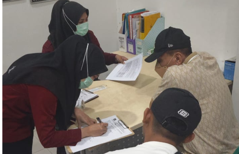 Foto: Dani Bahdani Saat Proses Administrasi di Kejari Kota Bekasi
