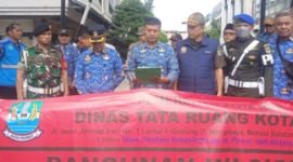 Foto: Saat Distaru Kembali Melakukan Penyeggelan Gate Parkir Paguyuban RSNK