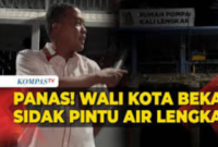 Walikota Bekasi Tri Adhianto Saat Inspeksi Mendadak ke Pintu Air Kali Lengkak Bekasi Timur, Kota Bekasi
