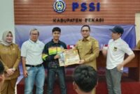 Wakil Bupati Bekasi Lepas Binaan Askab PSSI ke Spanyol