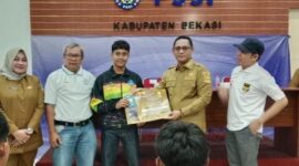 Wakil Bupati Bekasi Lepas Binaan Askab PSSI ke Spanyol