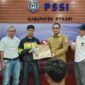 Wakil Bupati Bekasi Lepas Binaan Askab PSSI ke Spanyol