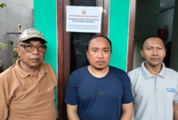 Foto: Ketua PKM, Beni Chandra Zaenuddin didampingi, Agus Budiono dan Yayan Maryana