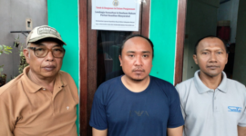 Foto: Ketua PKM, Beni Chandra Zaenuddin didampingi, Agus Budiono dan Yayan Maryana 