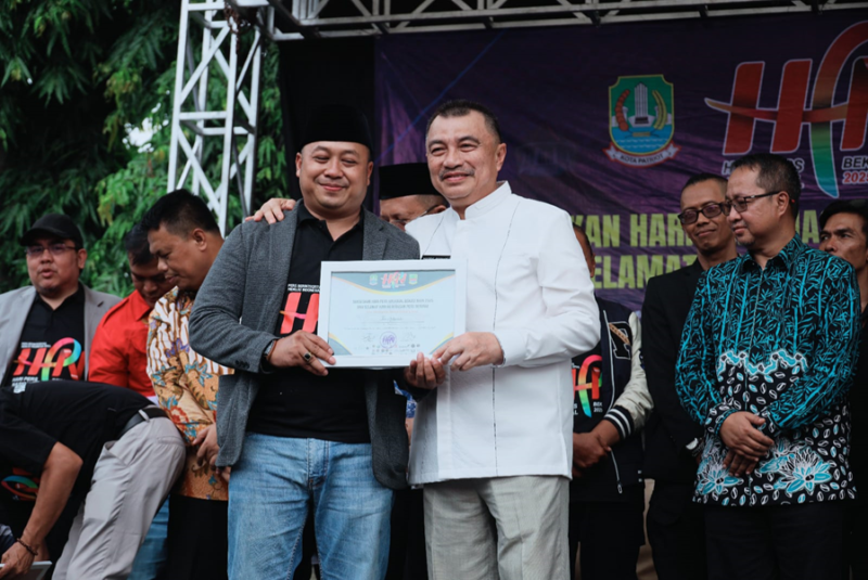 Ketua PWI Bekasi Raya, Ade Muksin Bersama Wakil Walikota Bekasi, Harris Bobihoe