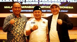 Foto: Ketua PWI Bekasi Raya, Ade Muksin Bersama Pengurus PWI Provinsi Jawa Barat