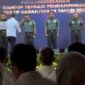 Dandim Jombang Saat Menerima Penghargaan