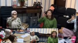 Foto: Istri Walikota Bekasi Wiwiek Hargono Saat Mengikuti Latihan Kartu Tarot