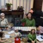 Foto: Istri Walikota Bekasi Wiwiek Hargono Saat Mengikuti Latihan Kartu Tarot