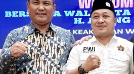 Foto: PWI Jawa Barat, Hilman Hidayat Bersama Ketua PWI Bekasi Raya, Ade Muksin, SH.